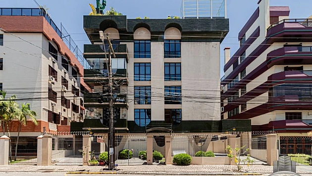 Apartamento de Alto Padrão Apartamento Triplex